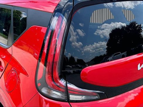 Used 2025 Kia Soul LX FWD image 29