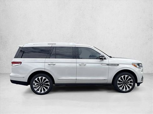 Used 2024 Lincoln Navigator Reserve AWD/4WD image 6