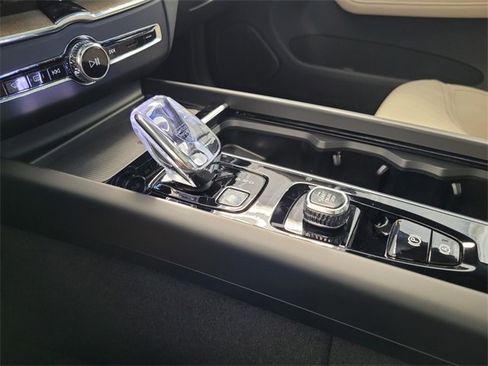 New 2026 Volvo XC60 B5 Core w/ Protection Package Premier image 23