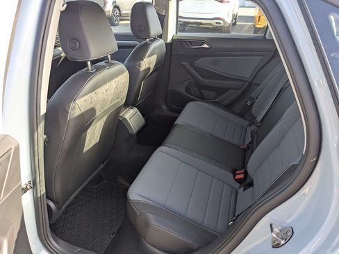 Used 2025 Volkswagen Jetta SE w/ Sunroof Package FWD image 13