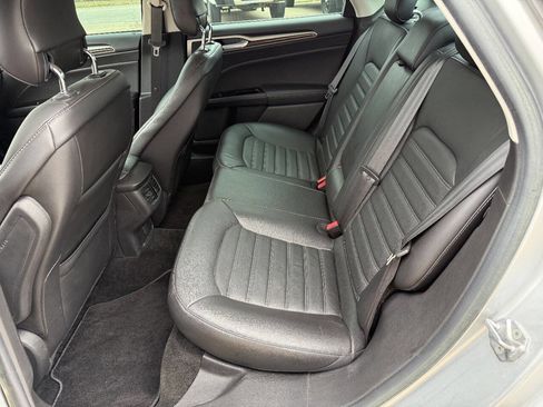 Used 2014 Ford Fusion SE w/ Equipment Group 202A image 10