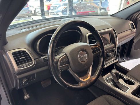 Used 2020 Jeep Grand Cherokee Laredo RWD image 13