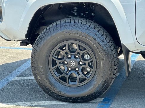 Used 2022 Toyota Tacoma SR5 RWD image 24