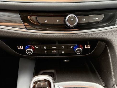 Used 2019 Buick Enclave Essence FWD image 5