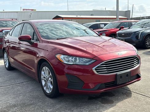 Used 2019 Ford Fusion SE image 2