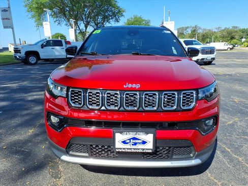 Used 2025 Jeep Compass Limited AWD/4WD image 2