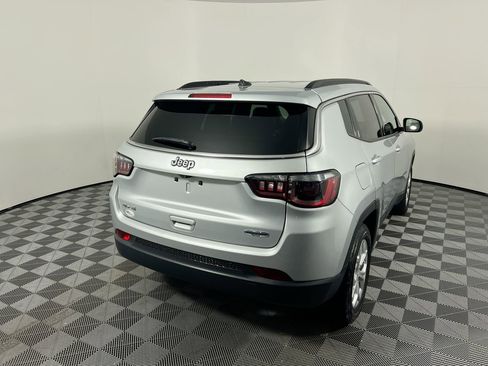 Used 2024 Jeep Compass Latitude image 3