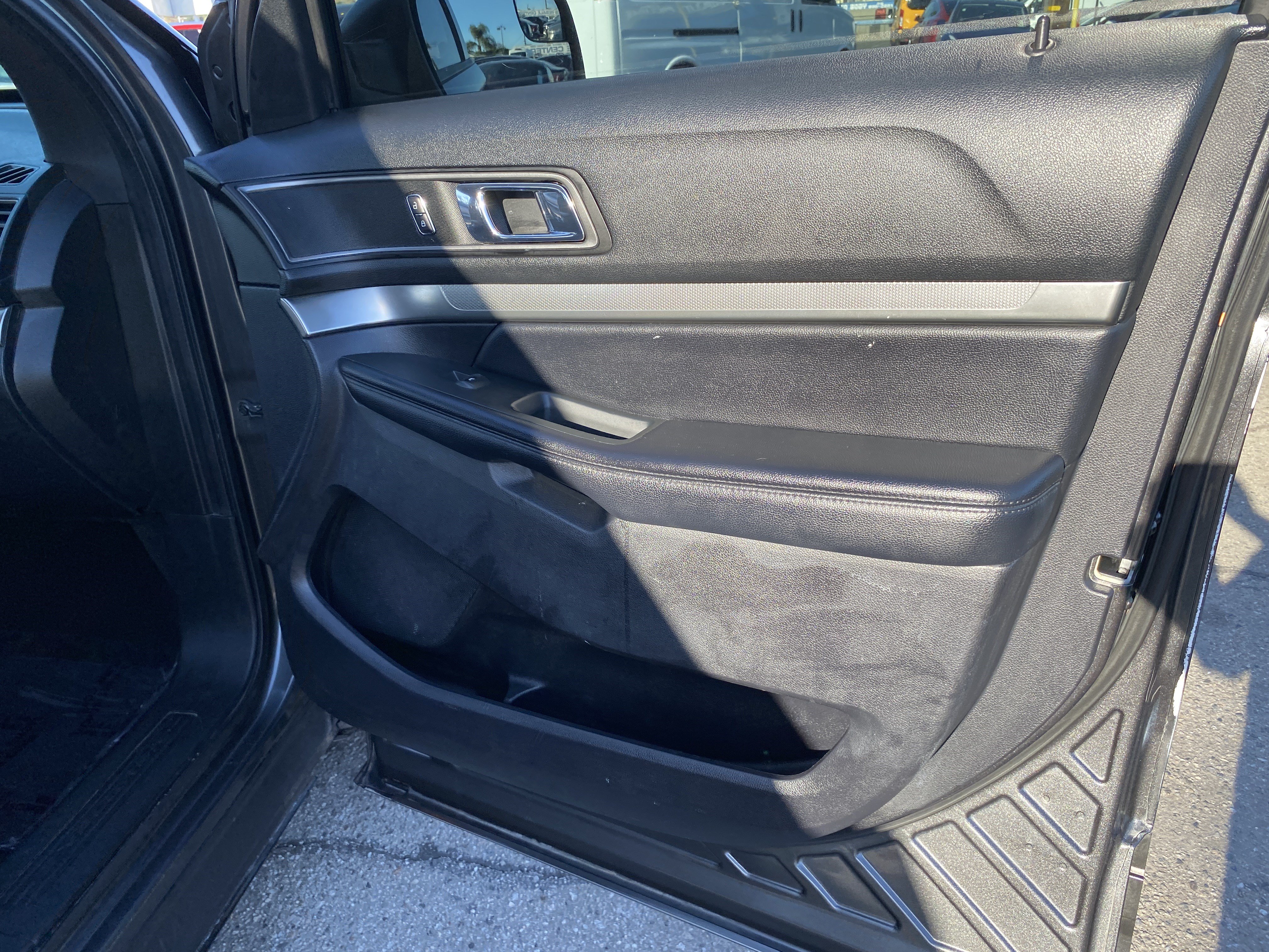 Used 2019 Ford Explorer XLT FWD image 27