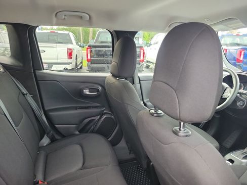 Used 2023 Jeep Renegade Latitude AWD/4WD image 32