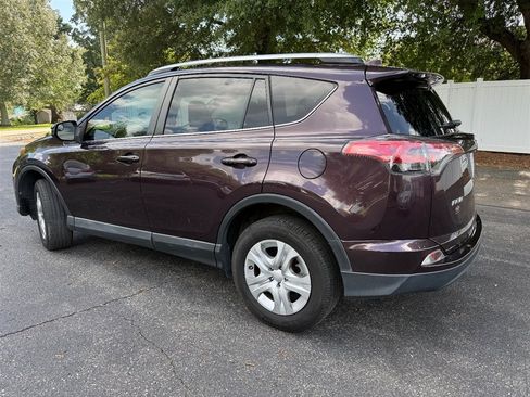 Used 2016 Toyota RAV4 LE FWD image 4