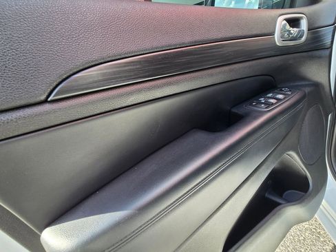 Used 2020 Jeep Grand Cherokee Altitude image 18