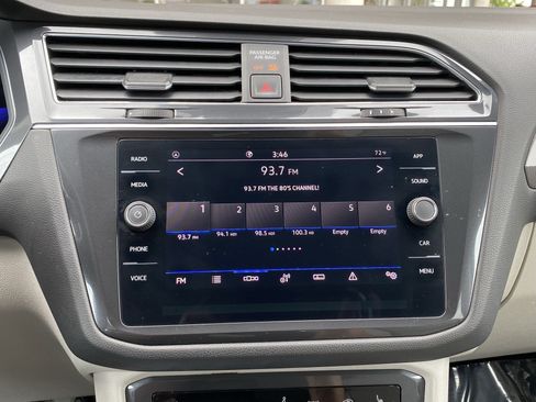 Certified 2022 Volkswagen Tiguan SE FWD image 3