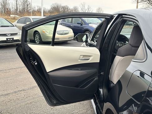 Used 2021 Toyota Corolla LE image 28