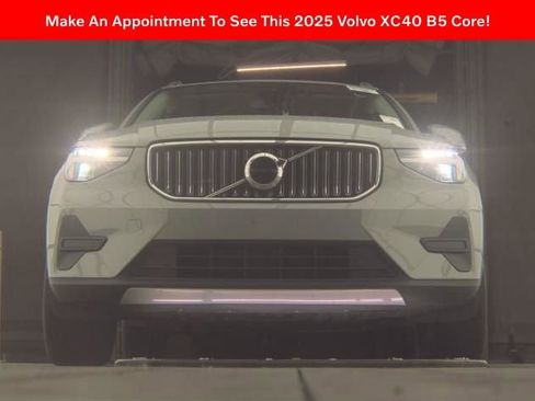 Certified 2025 Volvo XC40 B5 Core image 2