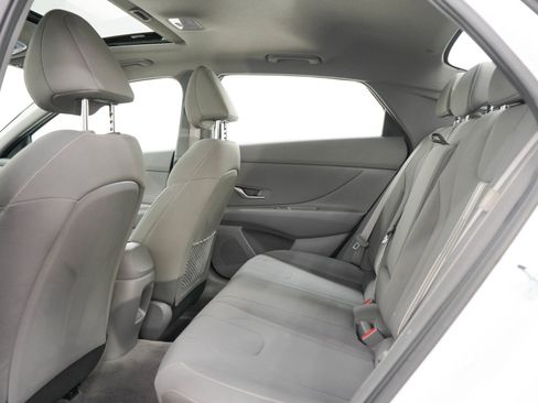 Used 2025 Hyundai Elantra SEL FWD image 13