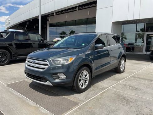 Used 2019 Ford Escape SE FWD image 3