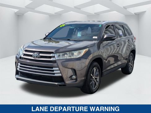 Used 2019 Toyota Highlander XLE FWD image 8
