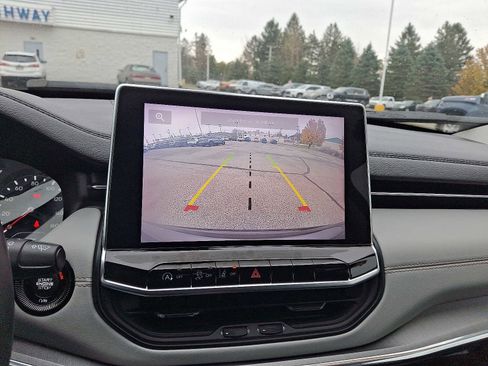 Used 2022 Jeep Compass Limited image 17