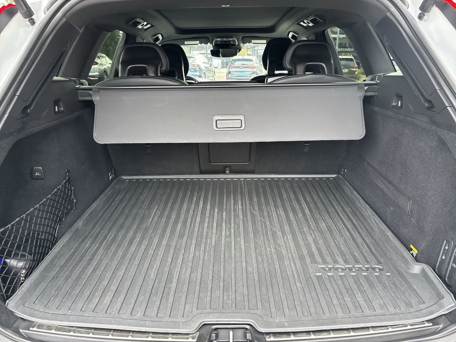 Used 2018 Volvo XC60 T6 R-Design w/ Convenience Package AWD/4WD image 6