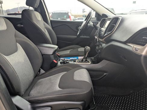 Used 2016 Jeep Cherokee Sport w/ Cold Weather Group image 20