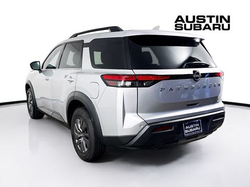 Used 2024 Nissan Pathfinder SV FWD image 5