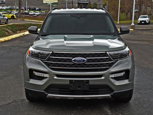 Used 2020 Ford Explorer XLT w/ Equipment Group 202A image 5