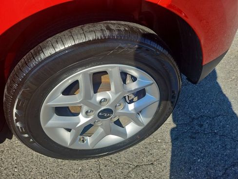 Used 2023 Kia Soul LX w/ LX Technology Package FWD image 17