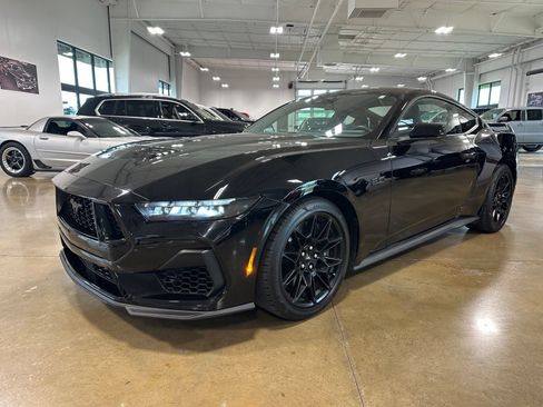 Used 2025 Ford Mustang GT Premium w/ GT Performance Package RWD image 3