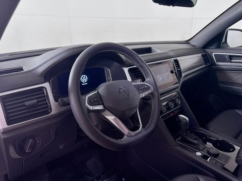 Certified 2022 Volkswagen Atlas Cross Sport SE w/ Panoramic Sunroof Package image 4