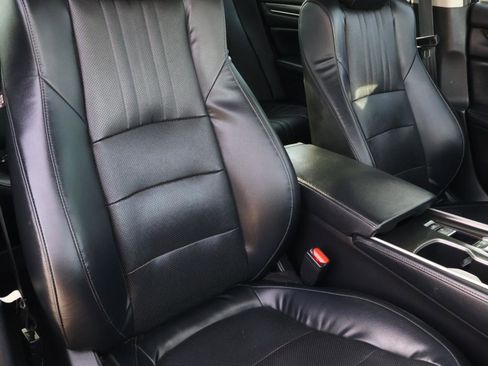 Used 2018 Honda Accord Touring image 16