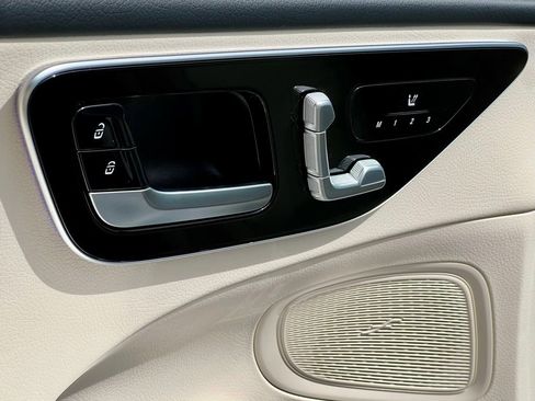 Certified 2023 Mercedes-Benz C 300 4MATIC Sedan image 32