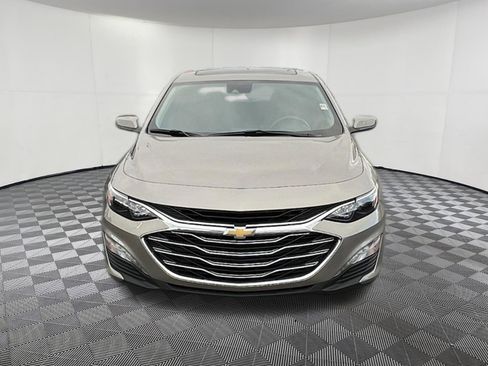 Used 2023 Chevrolet Malibu LT image 2
