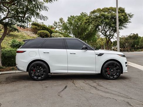 Used 2024 Land Rover Range Rover Sport Dynamic SE AWD/4WD image 6