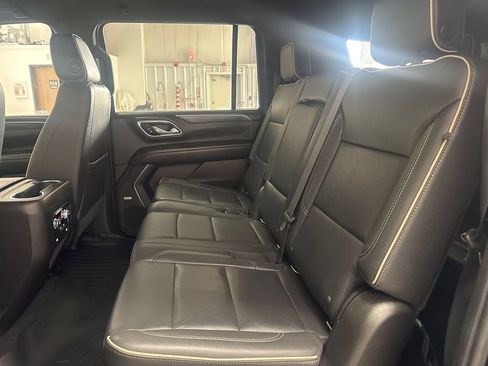 Used 2021 GMC Yukon XL SLT AWD/4WD image 18