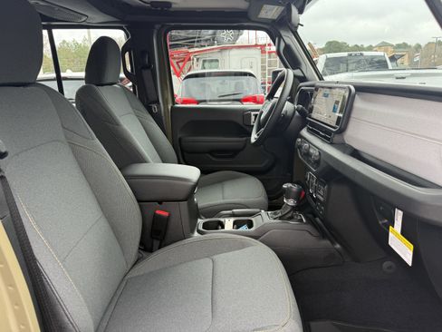 New 2026 Jeep Gladiator Sport AWD/4WD image 15