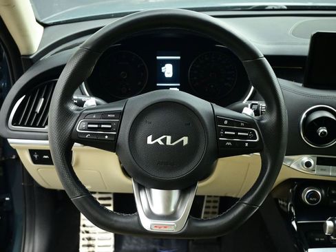 Certified 2022 Kia Stinger GT1 image 3