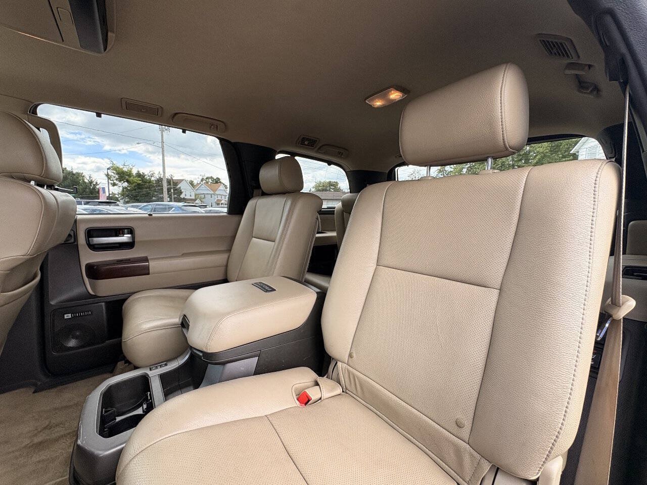 Used 2011 Toyota Sequoia Platinum AWD/4WD image 18