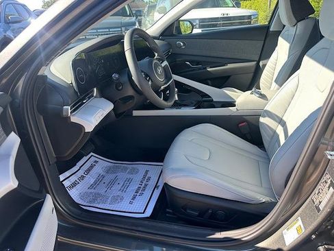 New 2025 Hyundai Elantra Limited image 7