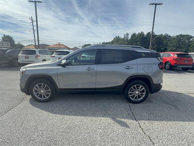 Used 2024 GMC Terrain SLT AWD/4WD image 2