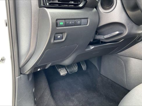 Used 2025 Nissan Sentra SV FWD image 35