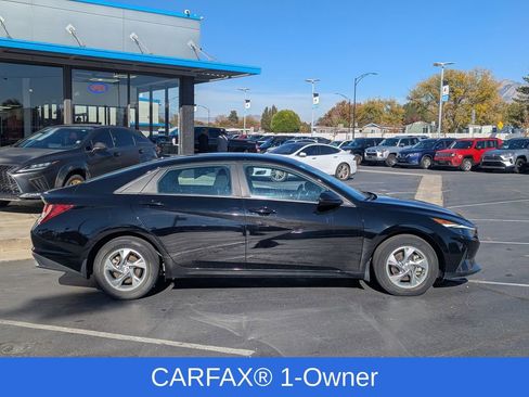 Used 2023 Hyundai Elantra SE FWD image 2