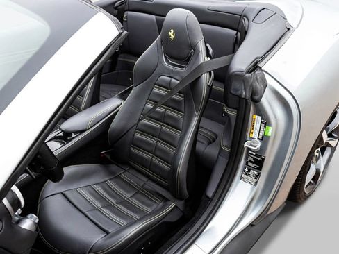 Certified 2022 Ferrari Portofino M RWD image 6