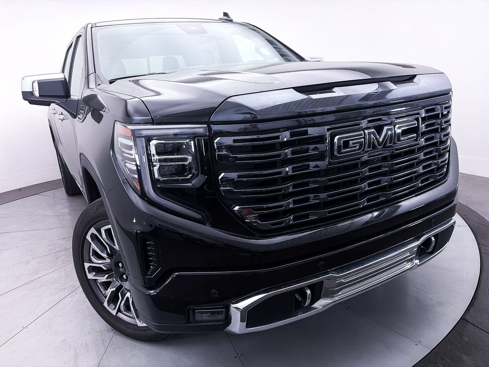 Used 2024 GMC Sierra 1500 Denali Ultimate AWD/4WD image 3