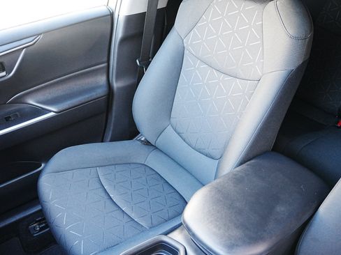 Used 2021 Toyota RAV4 XLE image 11