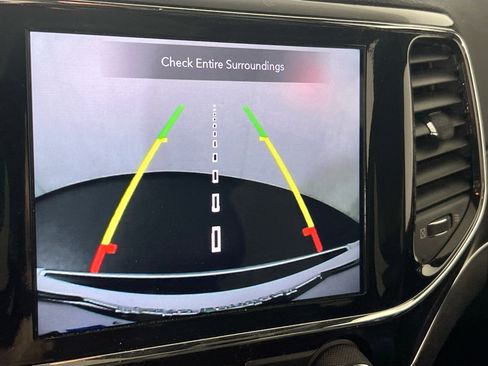 Used 2022 Jeep Grand Cherokee Limited image 14