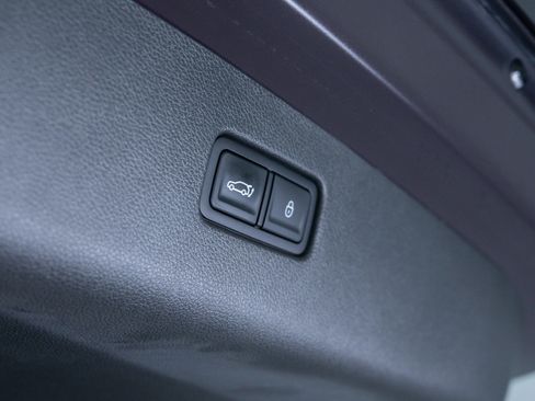 Used 2022 Genesis GV70 2.5T w/ Advanced Package image 9