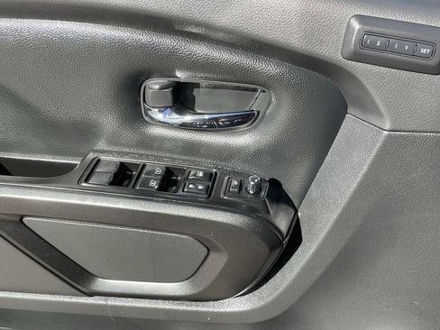 Used 2024 Nissan Titan PRO-4X w/ Pro-4x Convenience Package image 19