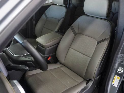 Used 2025 Chevrolet Colorado ZR2 w/ Technology Package AWD/4WD image 14