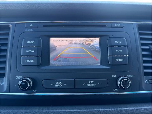 Used 2017 Kia Sedona LX image 16