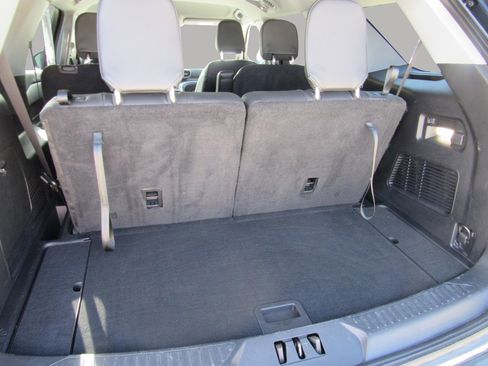 Used 2022 Ford Explorer XLT w/ Equipment Group 202A image 38